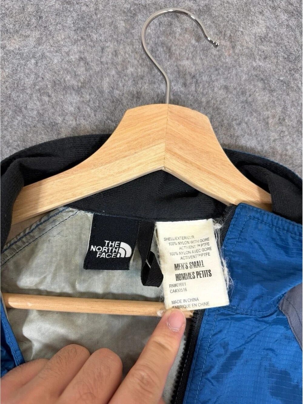 The North Face Goretex Jacket Mens Small Activent Blue Hiking Outdoor Gorpcore